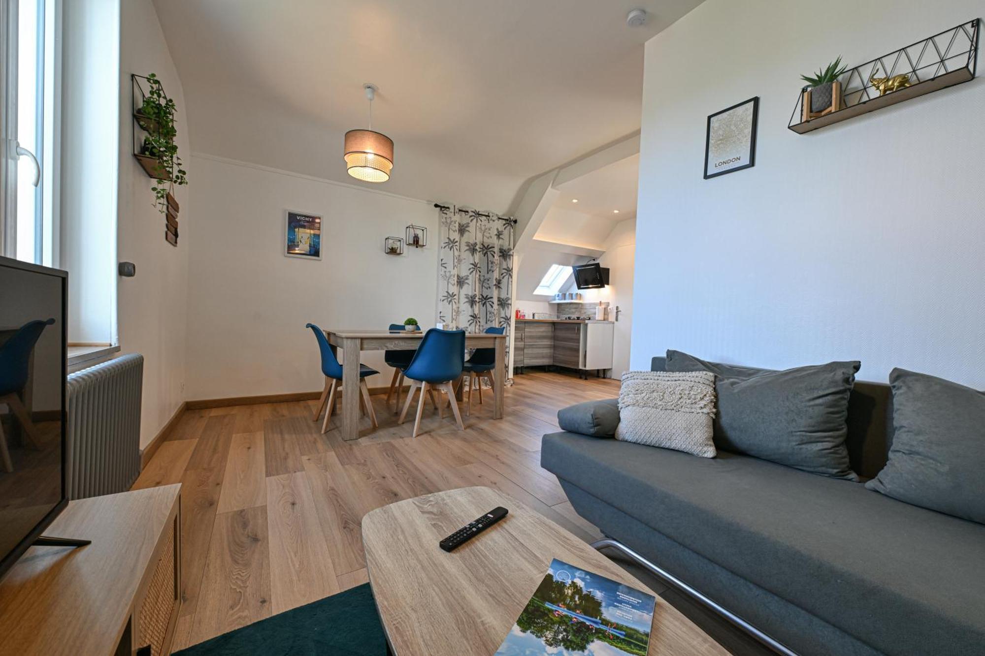 La Belle Rive Du Voyageur Apartment Bellerive sur Allier Bagian luar foto